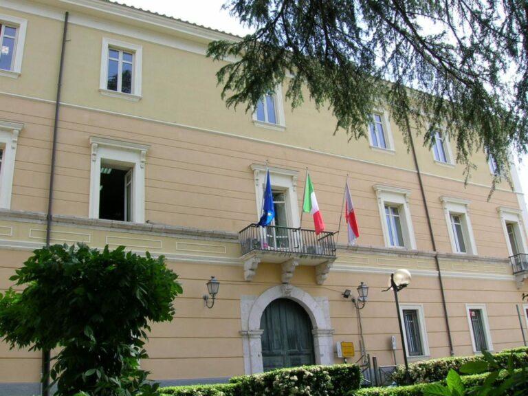 Intasca tangente di 4.000 euro: arrestato in flagranza dirigente del comune di Benevento