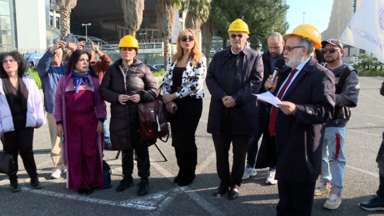 Emergenza carceri, in piazza con caschetti gialli associazioni e garanti dei detenuti