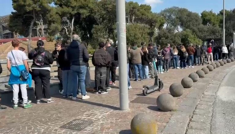 Stadio “Maradona”, 2 chilometri di fila per entrare nel tempio del calcio