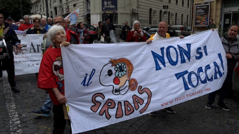In corteo da Scampia a Santa Lucia: "Il Gridas non si tocca"