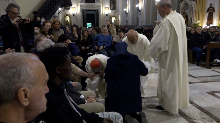 Lavanda dei piedi, don Battaglia celebra rito a S.Pietro ad Aram
