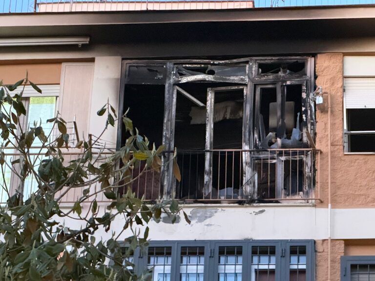 Incendio in appartamento nel Napoletano, morta donna di 88 anni