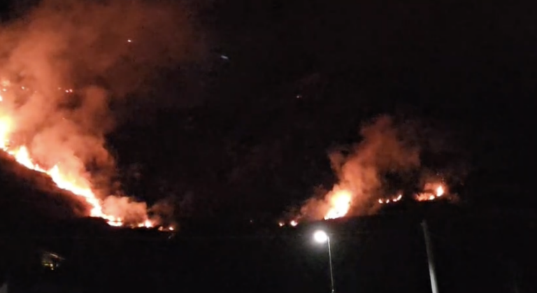 Ischia, in fiamme il Monte Epomeo: paura per i residenti di Serrara Fontana