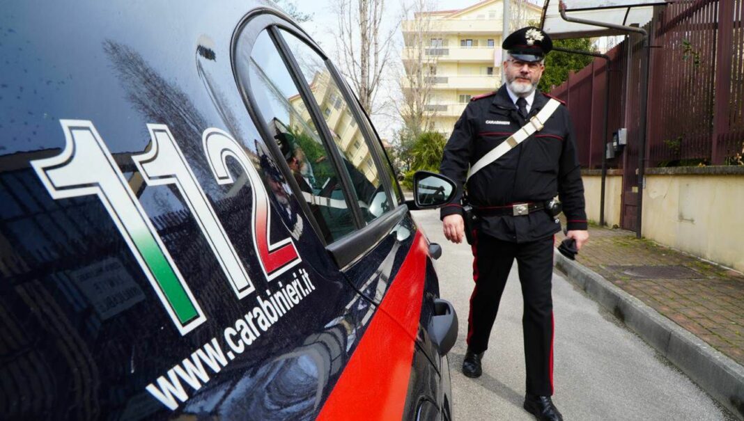 Ladri maldestri tentano nella notte l’assalto a bancomat di due istituti bancari flegrei Ignoti a bordo di un’auto scura e con il volto coperto hanno preso di mira due ATM di banche a Bacoli e a Monte di Procida. Le dinamiche appaiono simili. I colpi sono miseramente falliti. Indagano i carabinieri