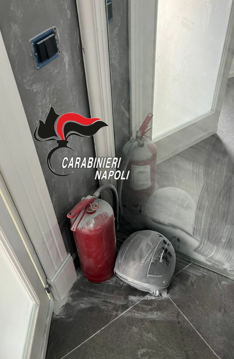 Violenza domestica a Villaricca: tenta di uccidere l’ex moglie davanti ai tre figli. Arrestato