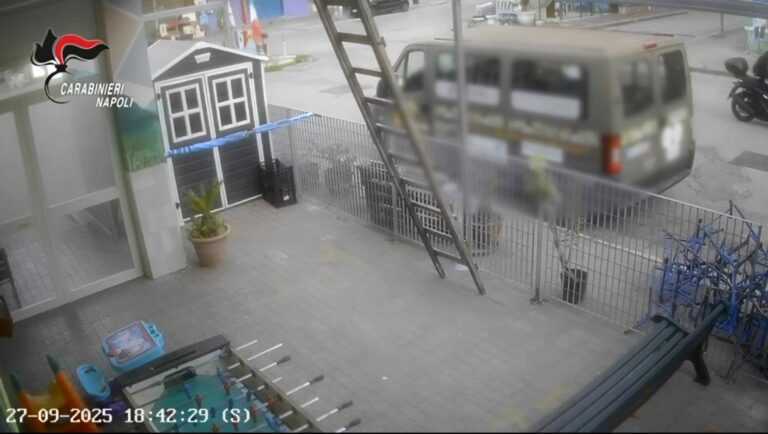 Caivano, Parco Verde: 9 uomini su 5 scooter sparano in aria durante una "stesa". Tre napoletani arrestati per intimidazione aggravata da modalità mafiose