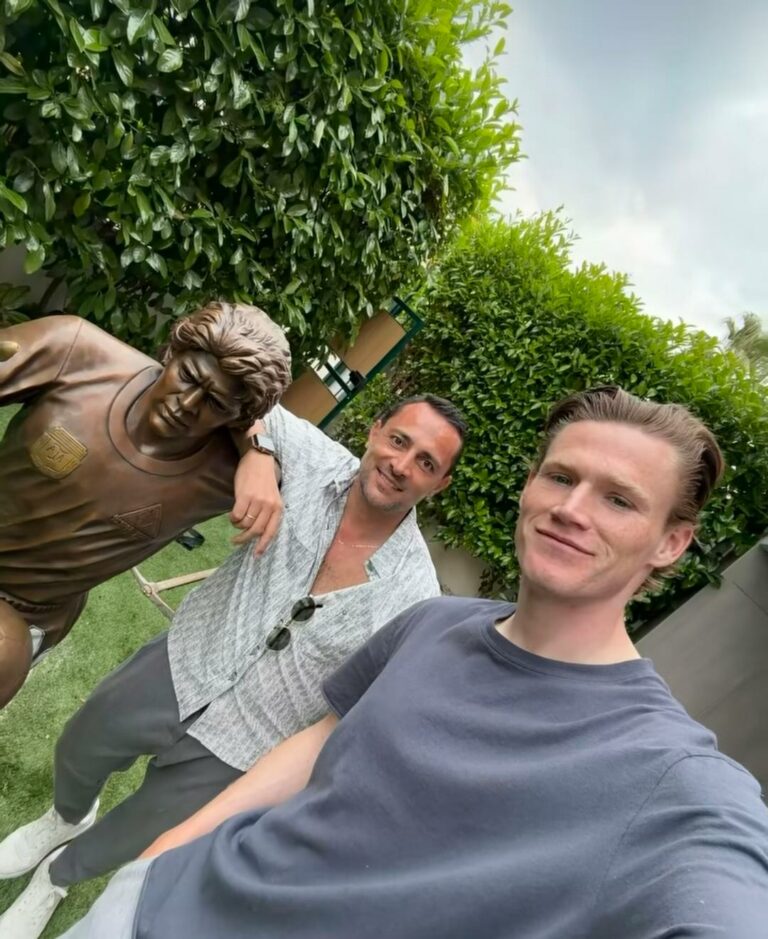 FOTO – Napoli, una statua di Maradona per Scott McTominay