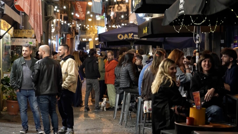 Movida a Napoli, il sindaco annuncia nuovo regolamento in arrivo