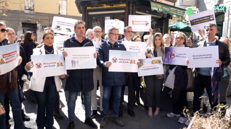 Escalation di violenza giovanile, presidio a piazza Carolina