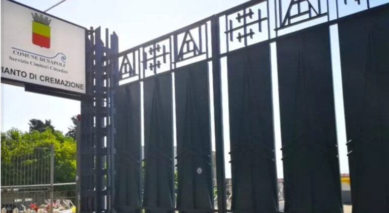 Ladri tentano di scassinare la cassaforte dell’impianto di cremazione del cimitero di Poggioreale a Napoli. Poi scappano