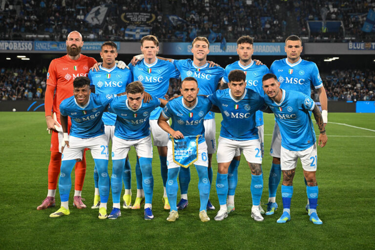 Napoli-Bologna 2-3, delusione nel finale: serve una vittoria a Pisa per la qualificazione in Champions