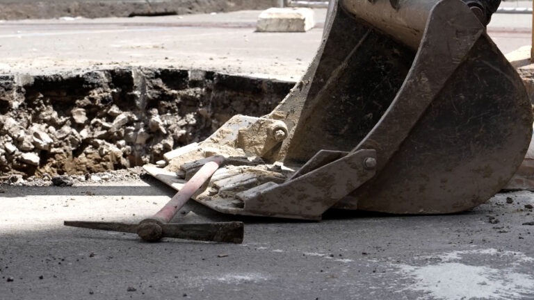 Nuova voragine al Vomero, traffico in tilt e disagi per le attività