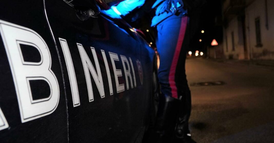 Acerra come il vecchio far west. Spari contro le finestre di un appartamento. Non ci sono stati feriti. Indagano i carabinieri