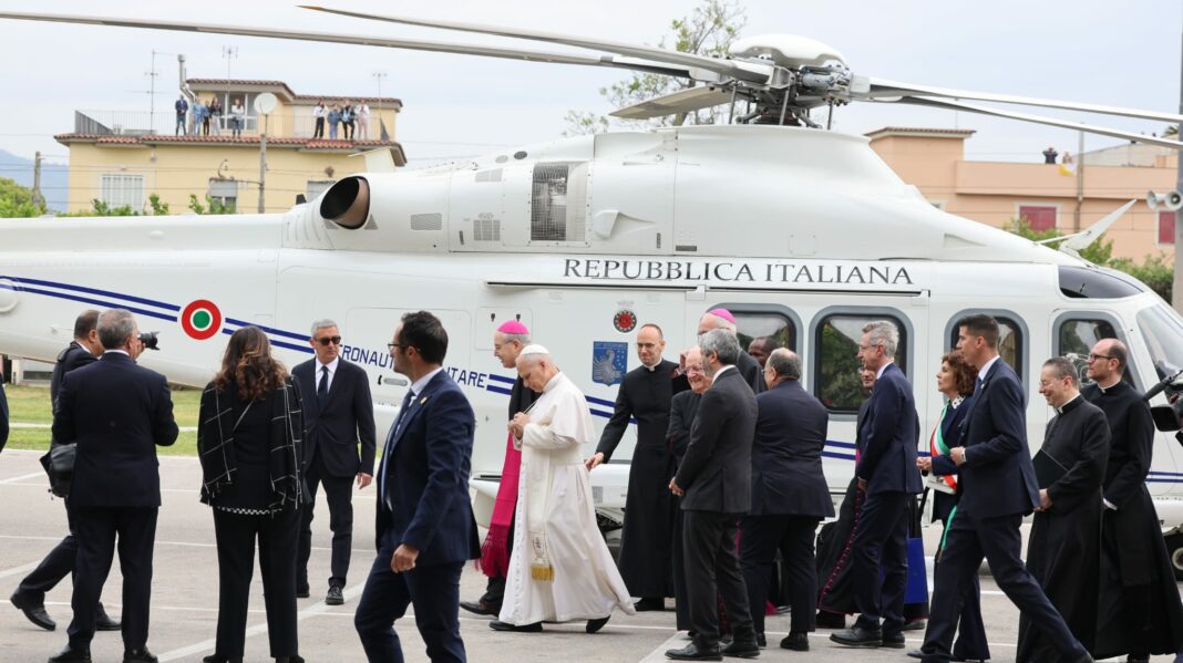 Il Papa è giunto a Pompei. A Napoli il sangue di San Gennaro si è sciolto