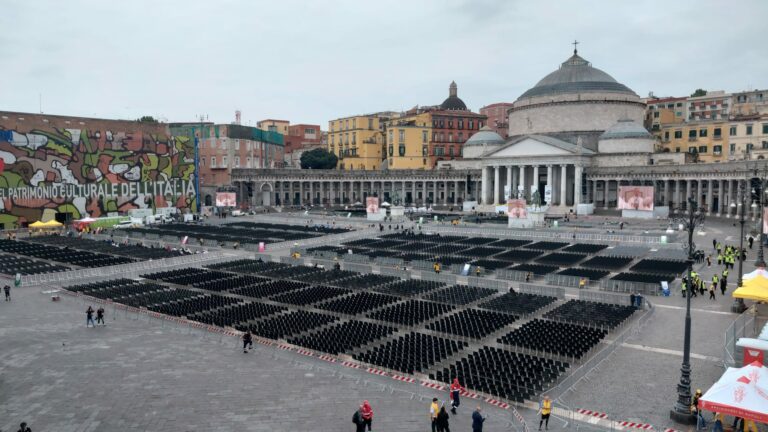 Napoli blindata per il Papa: 2.300 agenti e 10mila transenne. In campo anche 1.500 volontari per accogliere i fedeli
