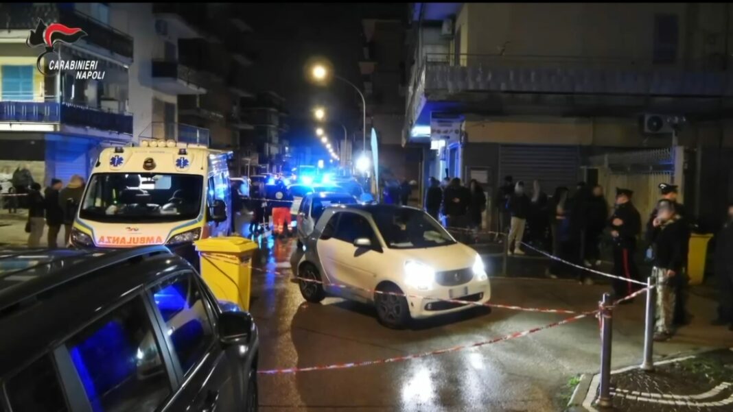 Carabinieri e DDA arrestano 17 persone. L’omicidio per errore di Rosario Coppola e i soldi delle estorsioni usati per pagare 'a mesata ai detenuti