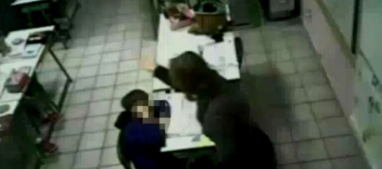 Offese, minacce e percosse ai piccoli alunni: il gip sospende dall'insegnamento una maestra a Sant'Antimo