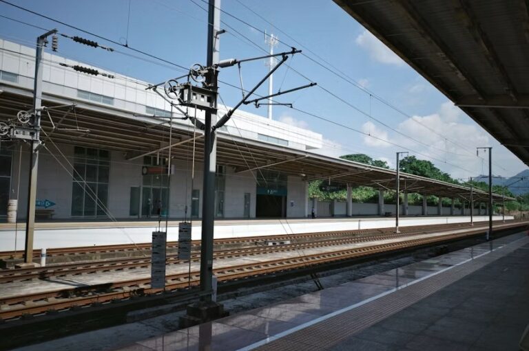 Terremoto, convocato il Centro Soccorsi. Trasporti in tilt. Le linee flegree Cumana e Circumflegrea sono sospese