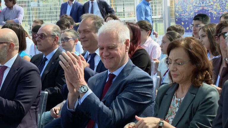 Istruzione e futuro, ministro Zangrillo in visita a Caivano