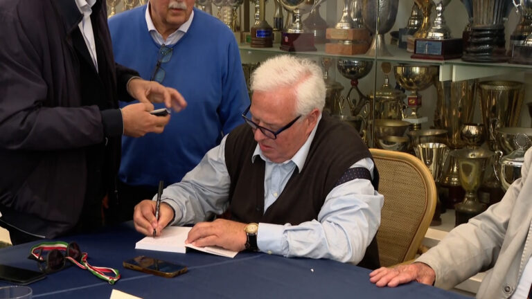 Amichevoli Napoli, presentato il libro “Indimenticabili” di Gianfranco Coppola