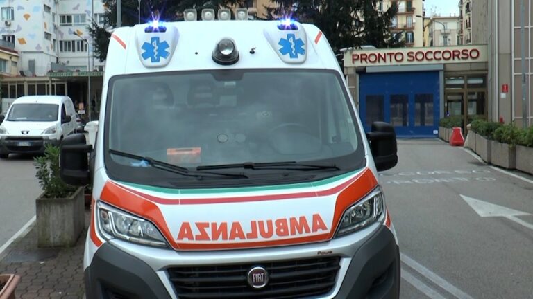 Accoltellato dal padre, il primario di Terapia intensiva: “Notte serena, con lui psicologi”
