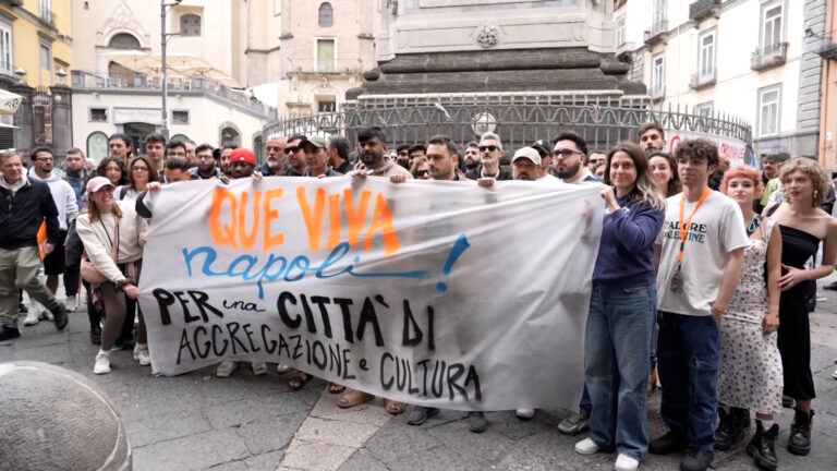Movida nel centro storico: chiusure anticipate e stop asporto bevande dalle 22:30, presidio dei gestori contro l'ordinanza