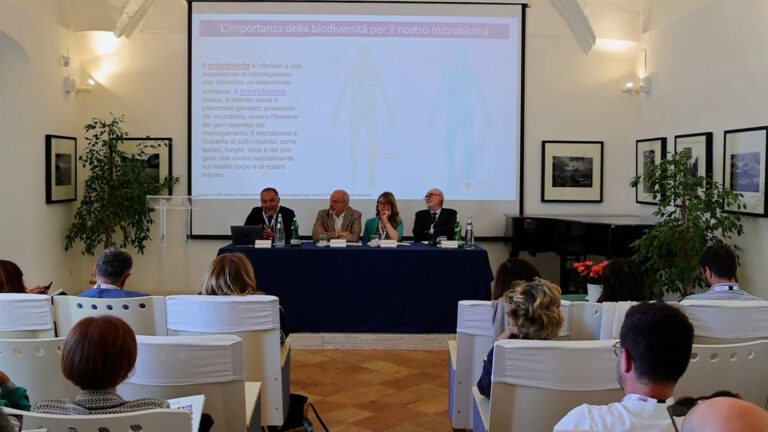 Ravello, confronto a Villa Rufolo sul paesaggio della Costiera Amalfitana