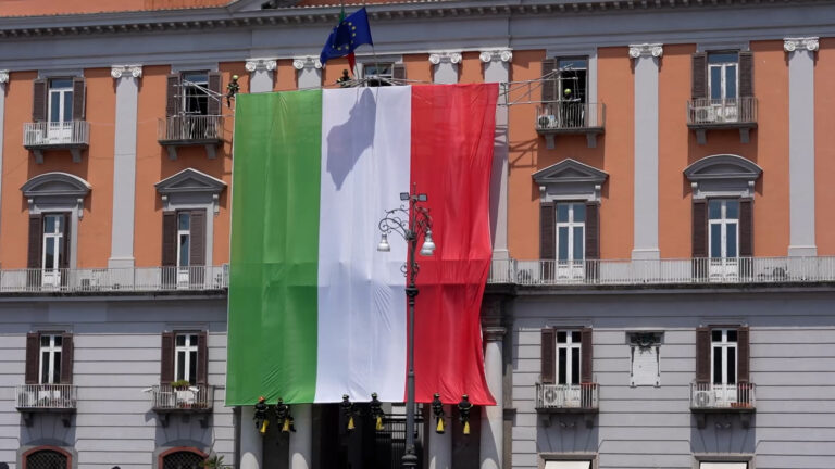 Napoli, celebrazioni del 2 giugno a Piazza del Plebiscito
