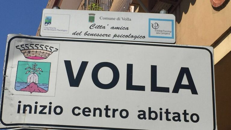 La violenza del branco si scaglia a Volla contro un 12enne che aveva difeso una coetanea. In quattro lo pestano a sangue e gli spezzano il perone