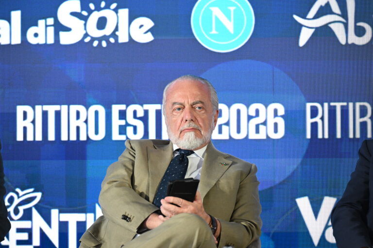 De Laurentiis: “Allegri? Al momento il Napoli non ha un allenatore. Lo presenterò quando le regole lo permetteranno”