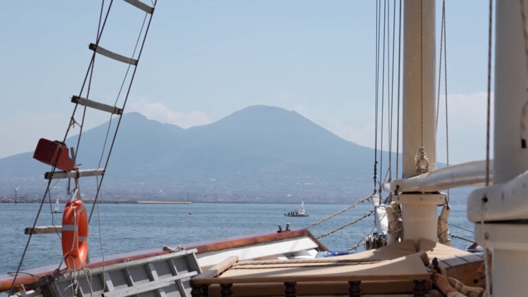 Vedi Napoli d'estate e poi Torni
