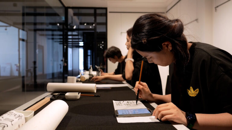 Tradizione partenopea e calligrafia cinese, a Napoli "Tratti d'Oriente"