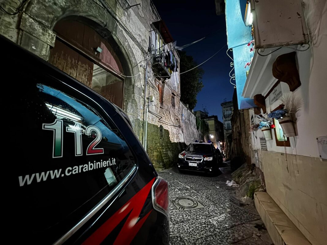 Estorsioni aggravate e continuate. Usura. Attività criminali, tutte messe in atto con metodi mafiosi. Sono le accuse contro 17 persone tutte appartenenti alla consorteria camorristica denominata “clan della 167” arrestate dai carabinieri stamani.