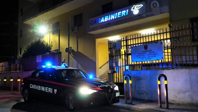 Dramma della gelosia a Parete: fucilata di un 60enne al rivale in amore che resta ferito gravemente. E' stato arrestato