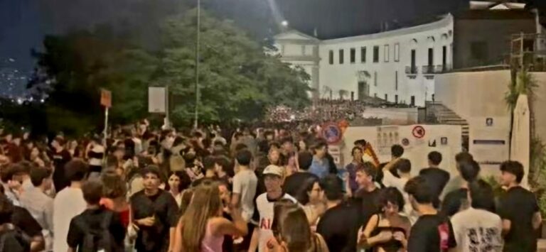 Nella foto di repertorio dello scorso anno, la notte prima degli esami a San Martino a Napoli