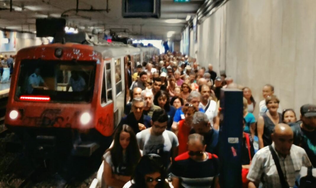 Polveri sottili e treni carnai: iniziata una battaglia legale dei pendolari napoletani contro EAV e Trenitalia
