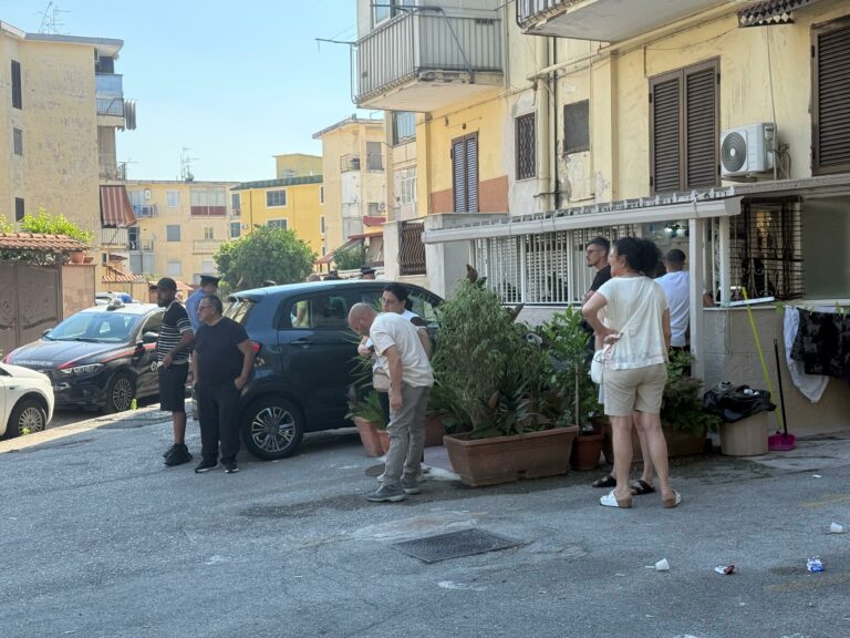 Agguato nella notte a Napoli, giovane incensurato ucciso sotto casa