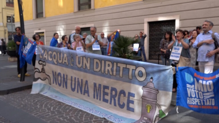 Acqua bene pubblico, protesta a Napoli dopo pronunciamento della Corte dei Conti