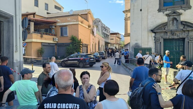 Uccide il vicino e a Boscotrecase e scappa: in serata si costituisce