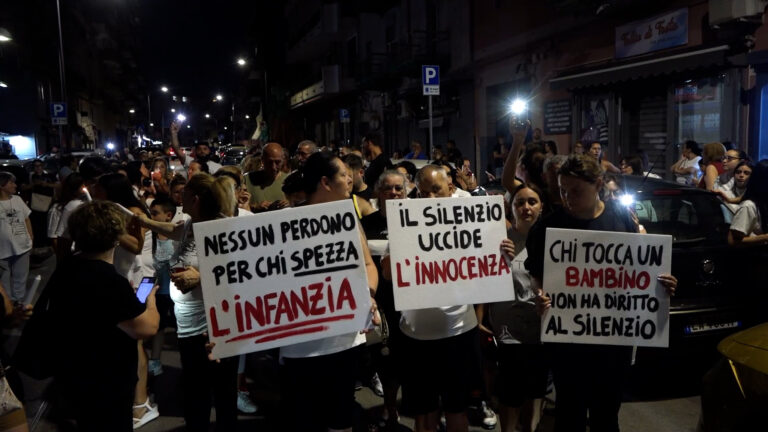 “I bambini non si toccano!”, fiaccolata a Casalnuovo