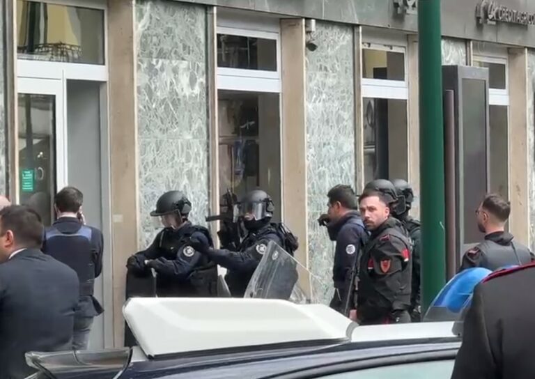 Ci sono i primi sospettati per la rapina alla banca del Vomero del 16 aprile