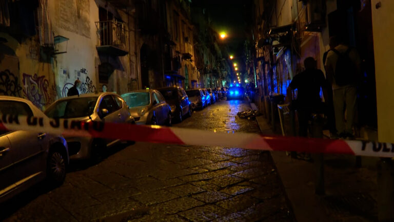Napoli, agguato mortale in via Rosaroll