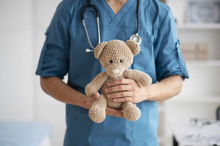 In Campania c’è carenza di pediatri di base. Fondazione Gimbe: “È allarme per il 2029”
