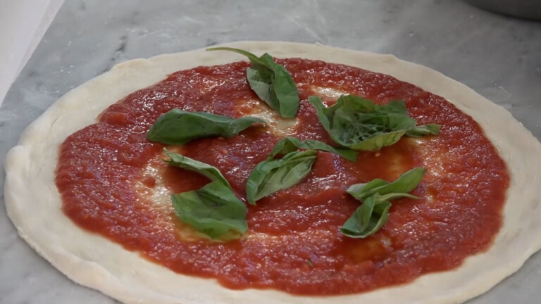 Pizza Village e canzone napoletana: patto per la candidatura Unesco