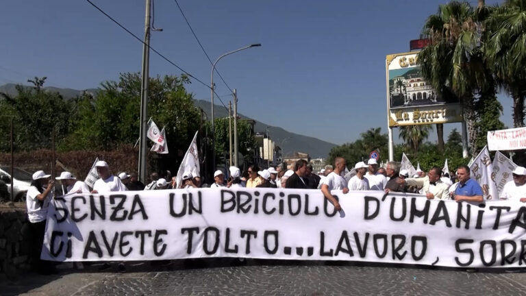 Chiusura La Sonrisa, sit-in di protesta dei lavoratori