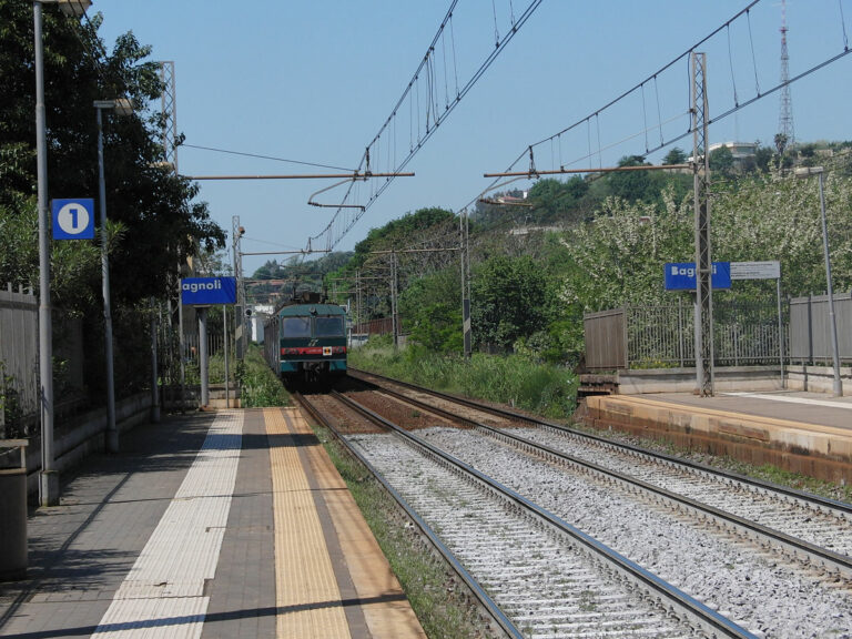 Vandalizzata stazione Bagnoli Metro Linea 2 chiusa per eccessivo CO2