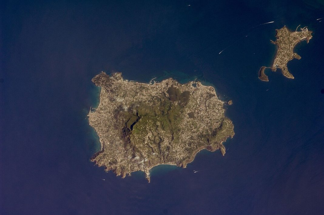 Due minorenni tentano la 'truffa agli anziani' a Ischia: denunciati e riaffidati ai genitori