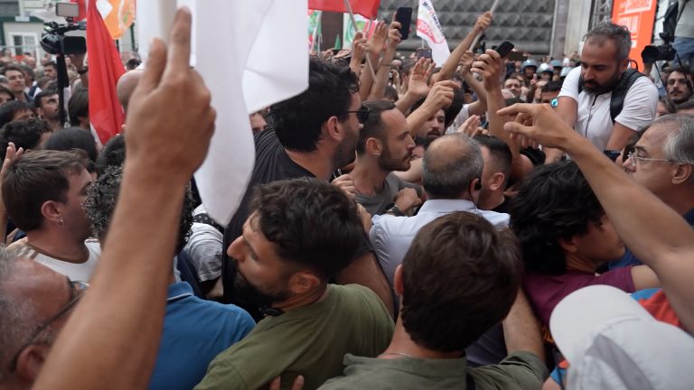 Il campo largo si riunisce a Napoli, leader contestati