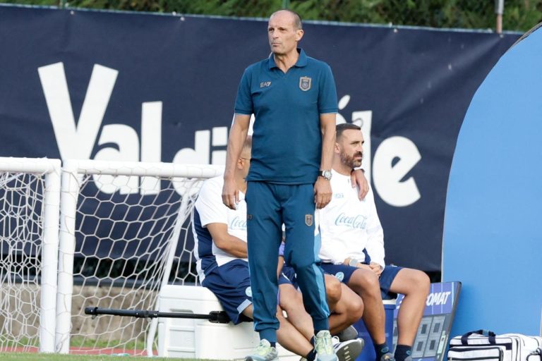 Allegri sul mercato: “Io devo solo allenare, ci pensa la società. De Bruyne? Non c’è bisogno di valutarlo”