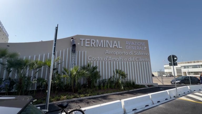 Salerno, inaugurato l'aeroporto